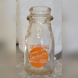VINTAGE DECKERS DAIRY BOTTLE